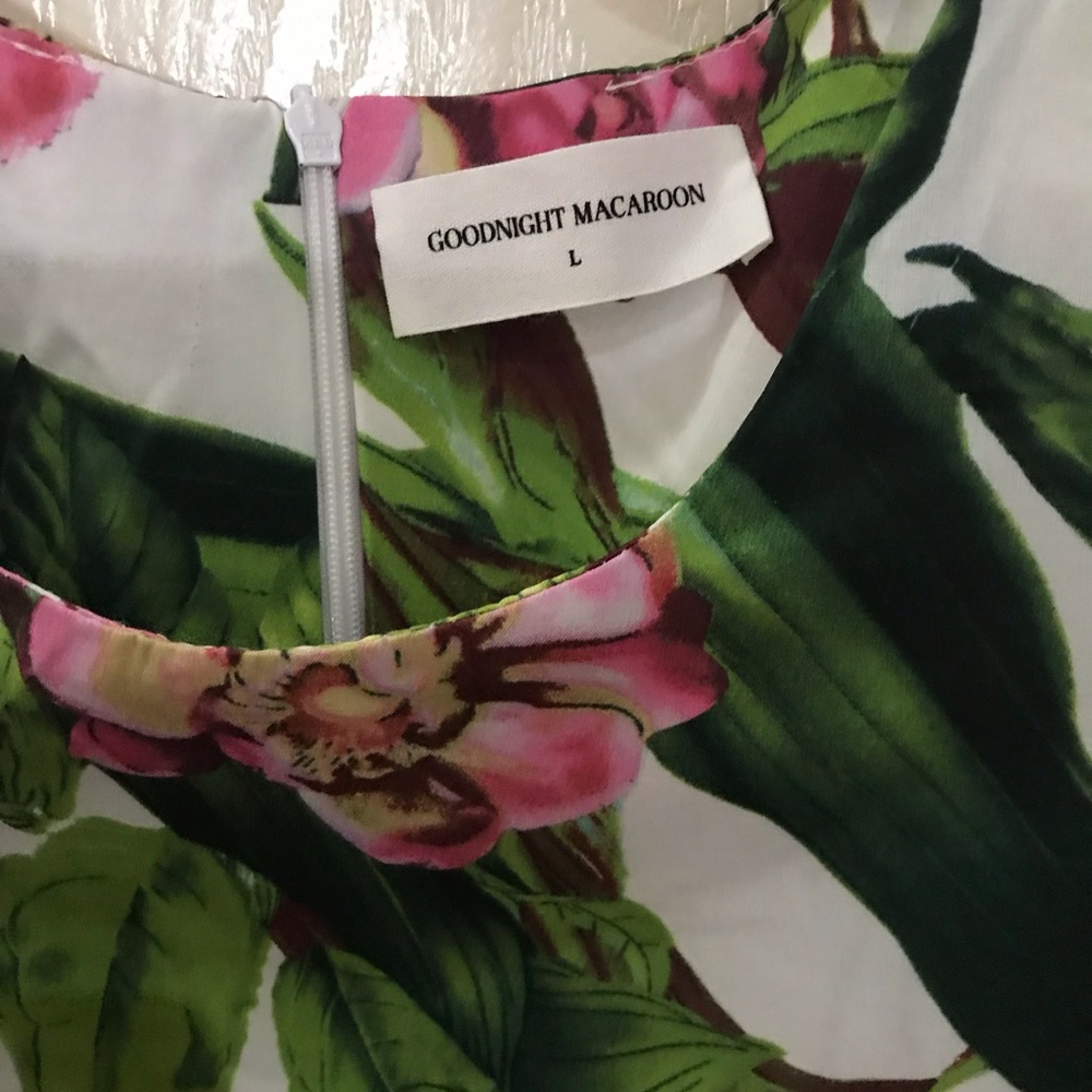 Goodnight Macaroon floral dress with ruffle on sleeve, NWT - Picture 3 of 7